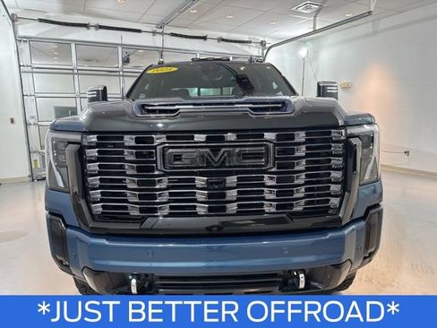 Used 2025 GMC Sierra 3500 Denali Ultimate image 3