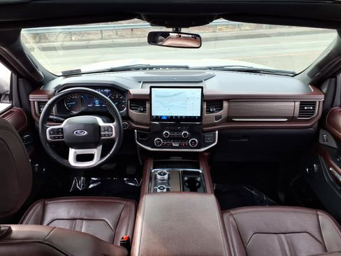Used 2024 Ford Expedition Max Limited image 10