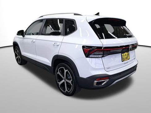 New 2025 Volkswagen Taos SEL image 8