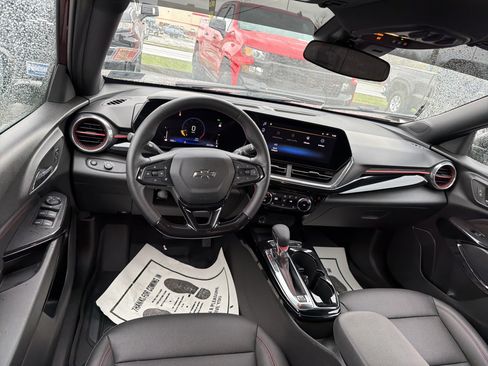 Used 2024 Chevrolet Trax RS w/ Sunroof Package FWD image 15