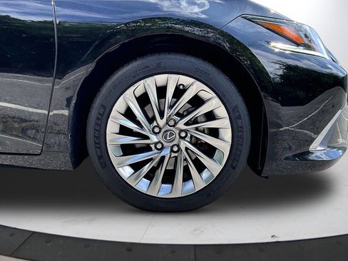 Used 2019 Lexus ES 300h w/ Accessory Package 2 FWD image 34