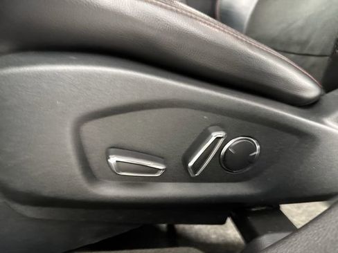 Used 2018 Ford Explorer XLT w/ Equipment Group 202A image 20