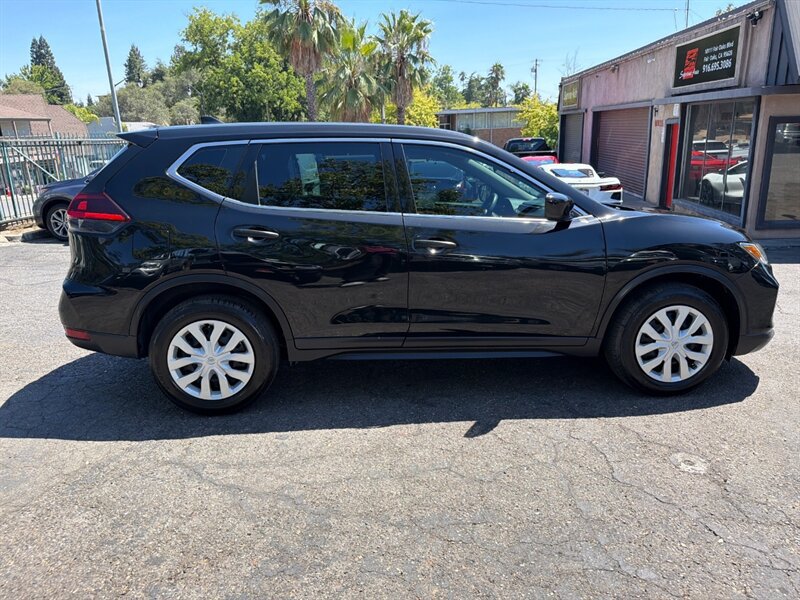 Used 2020 Nissan Rogue S FWD image 7