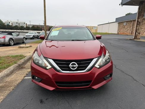 Used 2017 Nissan Altima 2.5 SL w/ 2.5 Technology Package FWD image 2
