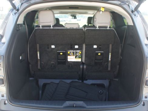Used 2025 Toyota Sienna XLE w/ XLE Plus Package FWD image 18