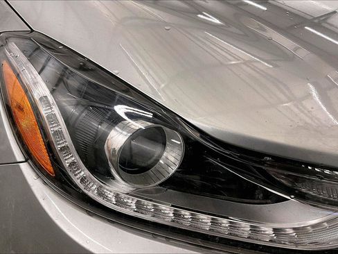 Used 2019 Chevrolet Trax LT w/ LT Convenience Package image 27