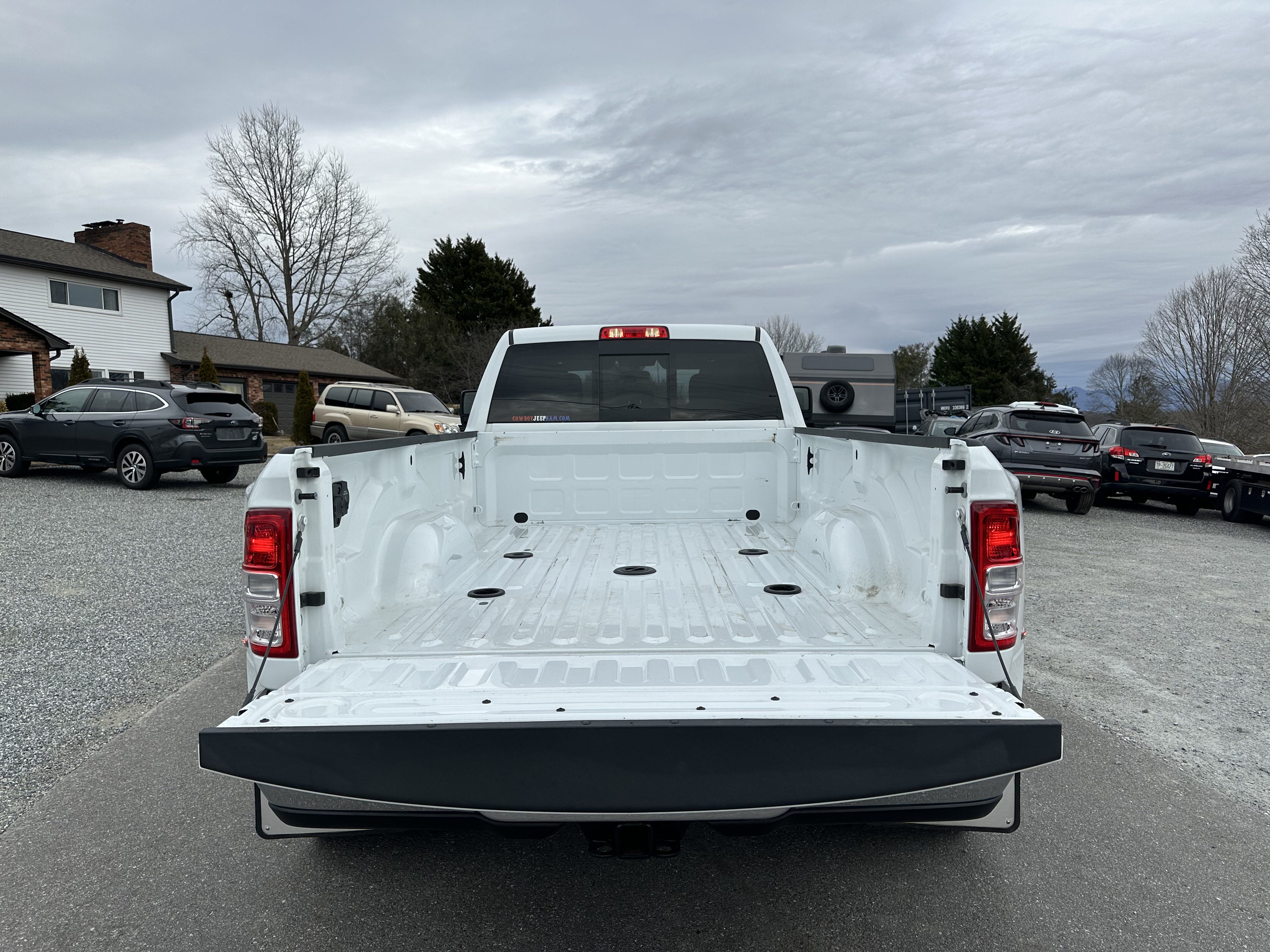 Used 2024 RAM 3500 Tradesman w/ Chrome Appearance Group AWD/4WD image 13