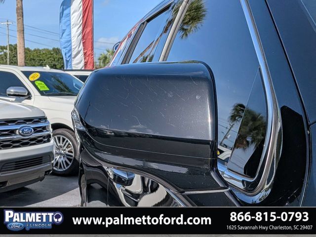 Used 2023 Cadillac Escalade Premium Luxury AWD/4WD image 11