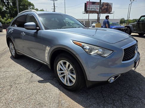 Used 2017 INFINITI QX70 2WD w/ Premium Package image 3