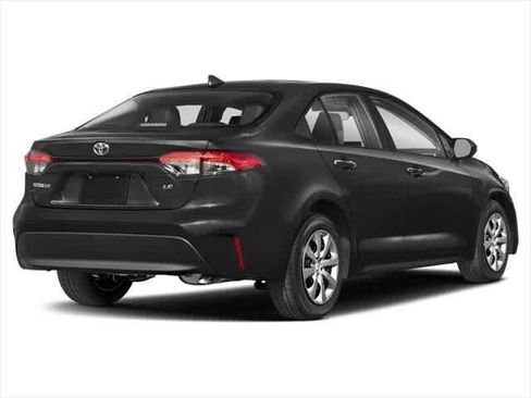 Used 2025 Toyota Corolla LE image 2