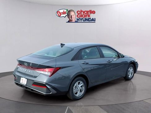 New 2026 Hyundai Elantra SE FWD image 5