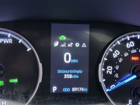 Used 2022 Toyota RAV4 XLE w/ Convenience Package AWD/4WD image 12