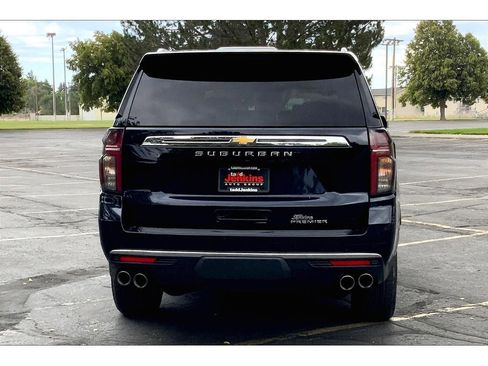 Used 2023 Chevrolet Suburban Premier image 4