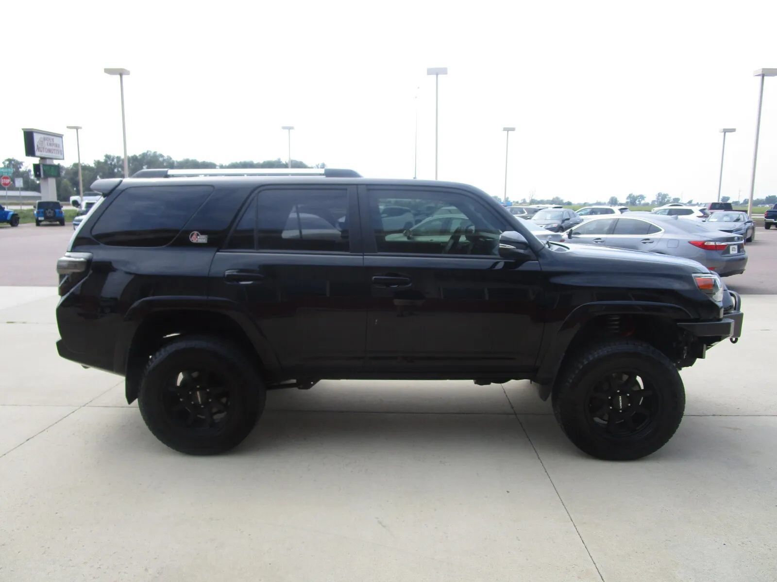 Used 2016 Toyota 4Runner Trail Premium AWD/4WD image 8