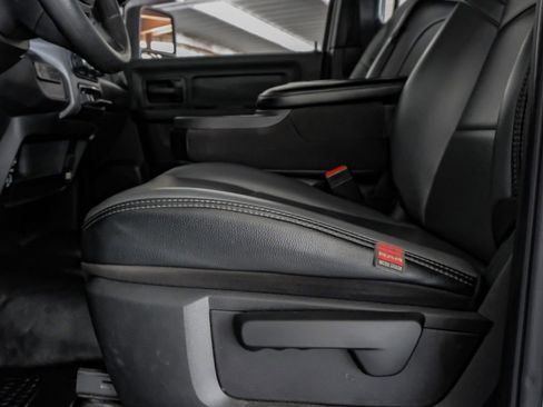 Used 2024 RAM 3500 Tradesman w/ Chrome Appearance Group image 31