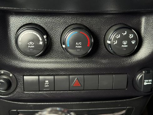 Used 2017 Jeep Wrangler Unlimited Sport w/ Quick Order Package 23S AWD/4WD image 31