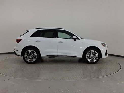 New 2025 Audi Q3 2.0T Premium image 8