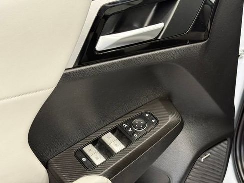 Used 2025 Mitsubishi Outlander SE AWD/4WD image 17
