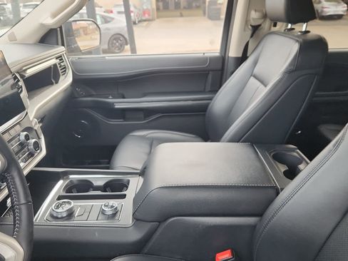 Used 2024 Ford Expedition Max XLT image 9