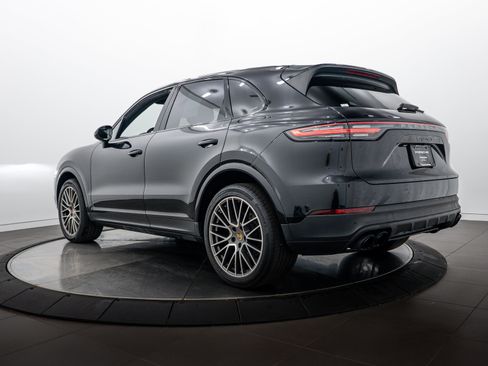 Certified 2022 Porsche Cayenne S Platinum AWD/4WD image 3