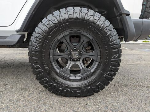 Used 2018 Jeep Wrangler Unlimited Sahara w/ Dual Top Group AWD/4WD image 47