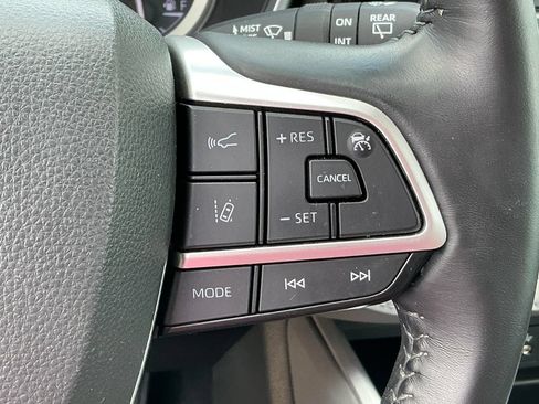 Used 2022 Toyota Highlander XLE AWD/4WD image 28