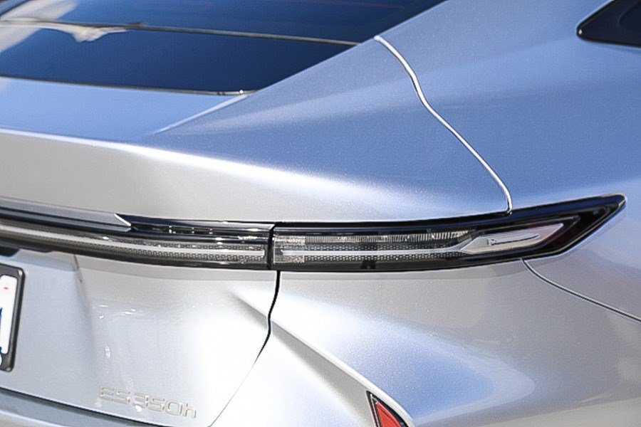 Used 2026 Lexus ES 350h w/ Convenience Package FWD image 9
