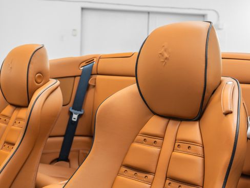 Used 2010 Ferrari California image 26