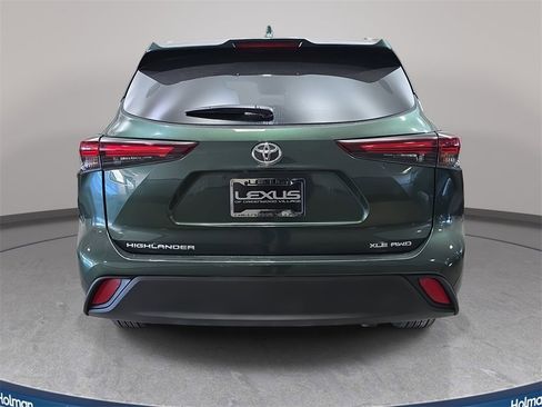Used 2024 Toyota Highlander XLE image 7