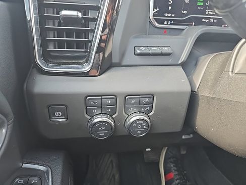 Used 2025 GMC Sierra 2500 Denali w/ Denali Reserve Package AWD/4WD image 24