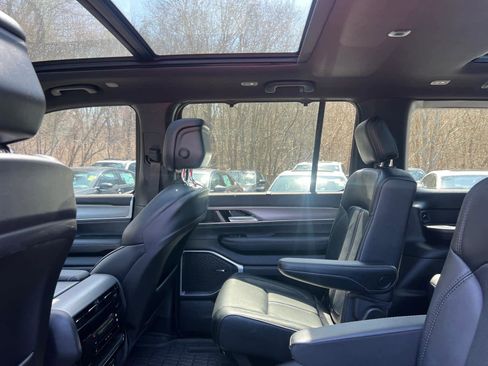 Used 2024 Jeep Wagoneer Series II w/ Convenience Group I AWD/4WD image 31