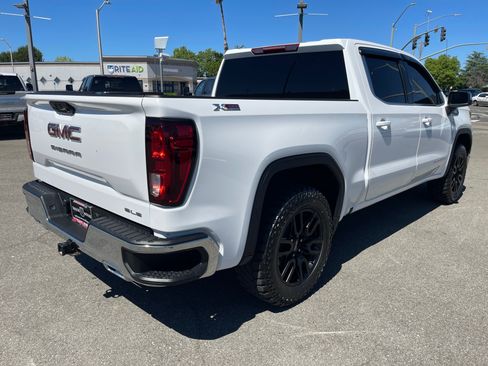 Used 2024 GMC Sierra 1500 SLE w/ X31 Off-Road Package AWD/4WD image 5