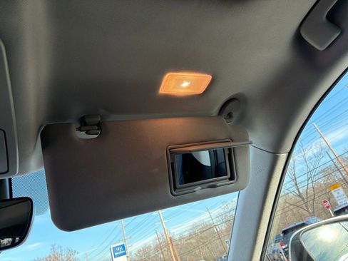 Used 2020 Toyota Highlander XLE image 41