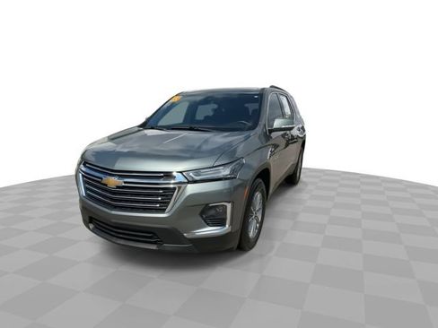 Used 2023 Chevrolet Traverse LT image 3