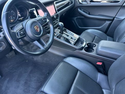 Certified 2023 Porsche Macan AWD/4WD image 5