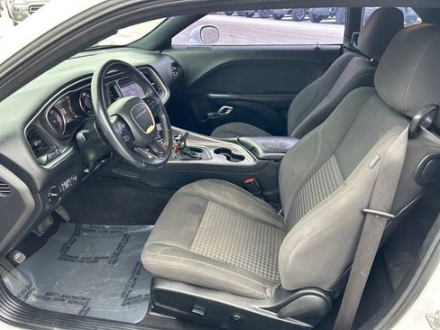 Used 2019 Dodge Challenger SXT image 9