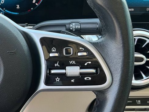 Used 2020 Mercedes-Benz GLB 250 4MATIC image 14