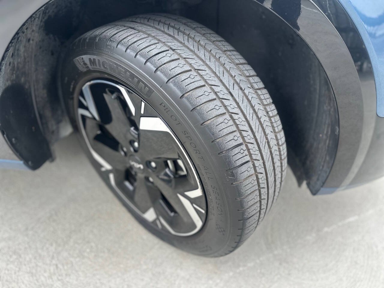 Used 2023 Kia Niro Wind FWD image 3