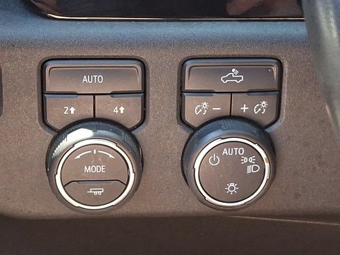 Used 2025 Chevrolet Silverado 1500 LT AWD/4WD image 25