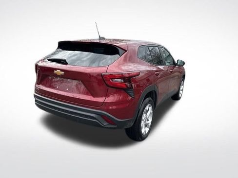 Used 2024 Chevrolet Trax LS w/ LS Convenience Package image 6