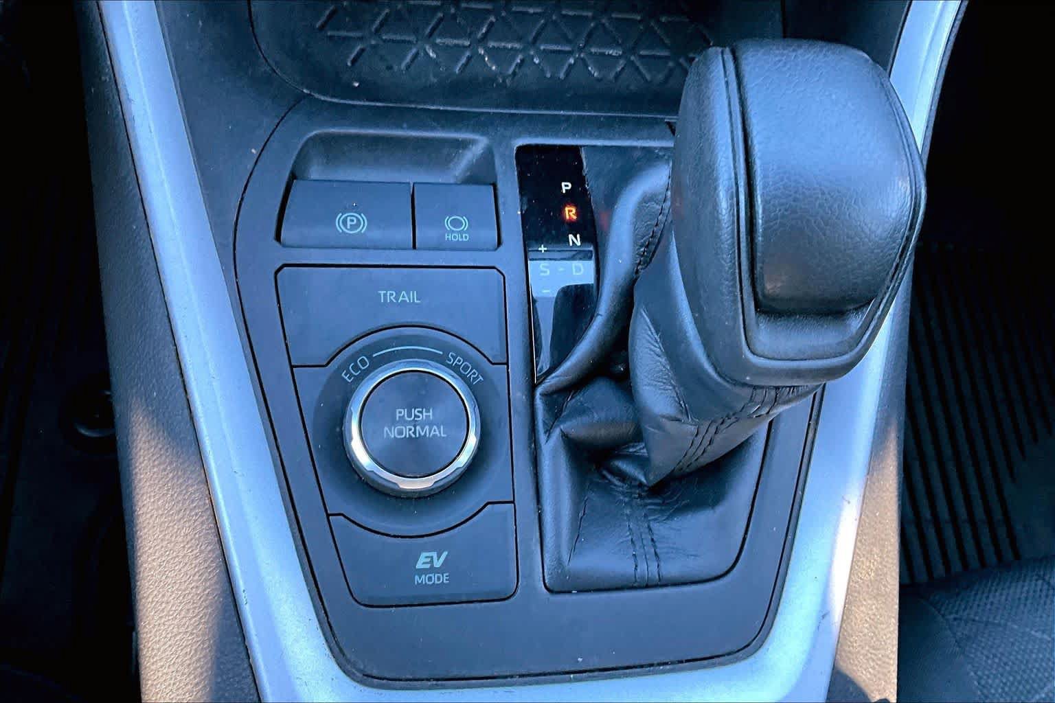 Used 2022 Toyota RAV4 XLE AWD/4WD image 33