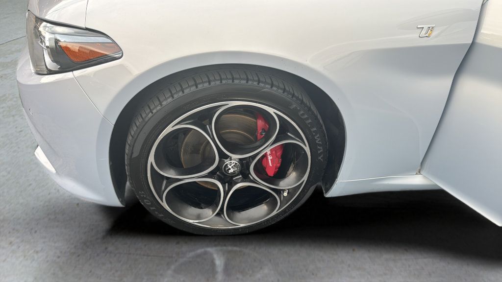 Used 2022 Alfa Romeo Giulia Ti AWD/4WD image 19