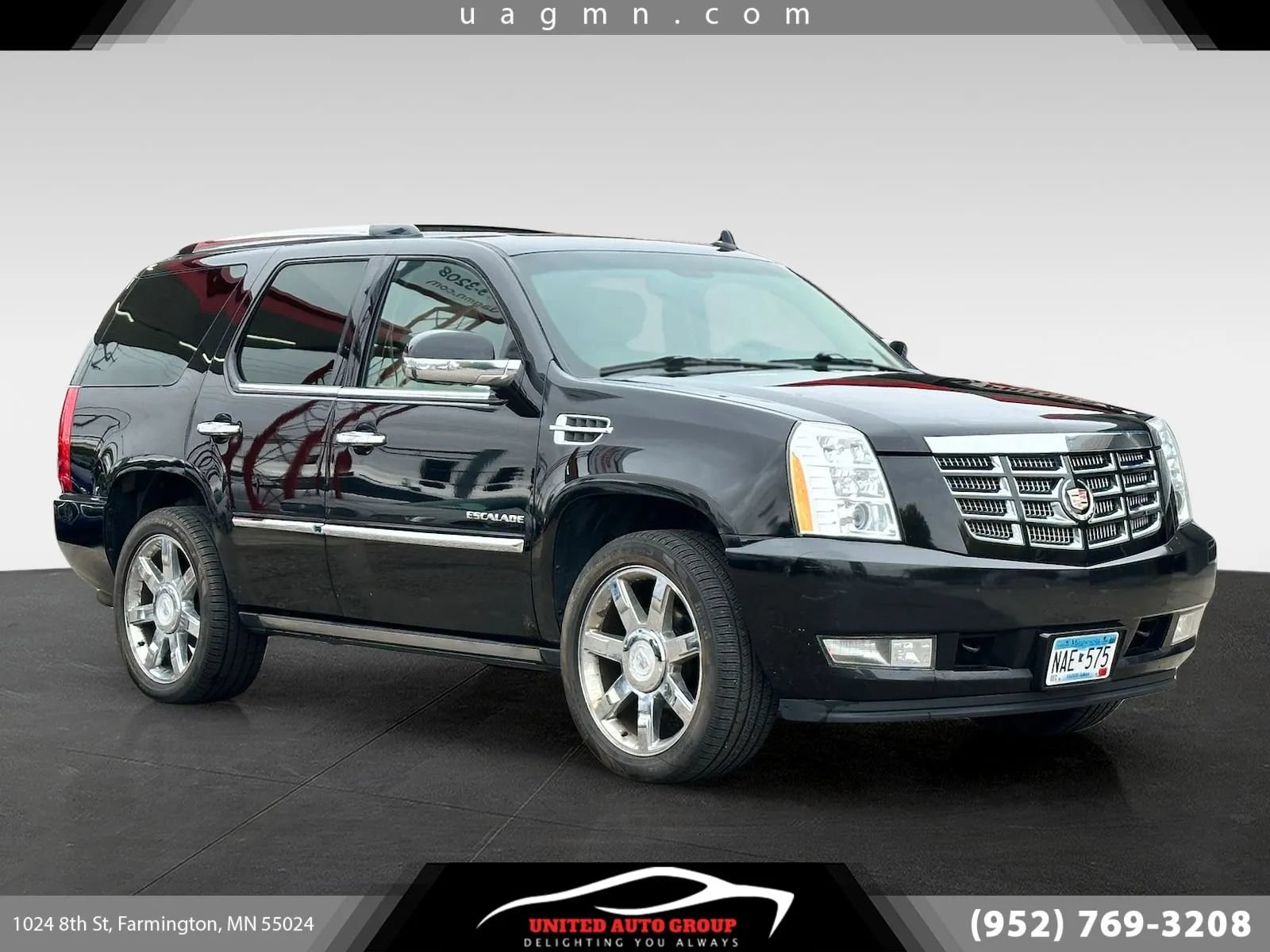 Used 2012 Cadillac Escalade Luxury AWD/4WD image 1