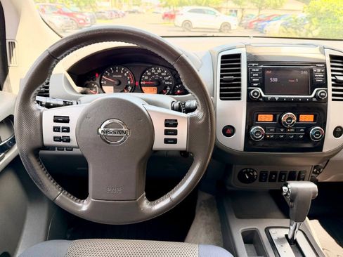 Used 2018 Nissan Frontier SV w/ Value Truck Package AWD/4WD image 10