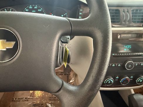 Used 2011 Chevrolet Impala LS FWD image 24