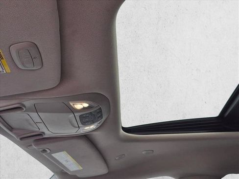 Used 2022 Chrysler Pacifica Limited FWD image 15