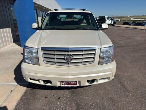 Used 2005 Cadillac Escalade EXT AWD/4WD image 3