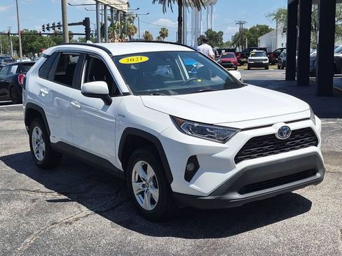 Used 2021 Toyota RAV4 XLE AWD/4WD image 3
