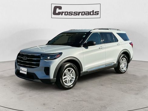 Used 2025 Ford Explorer Active image 1