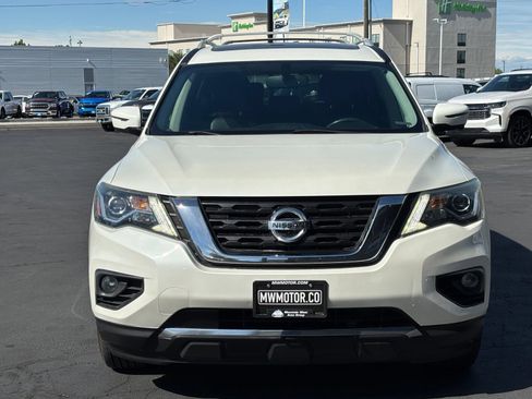 Used 2018 Nissan Pathfinder Platinum AWD/4WD image 2